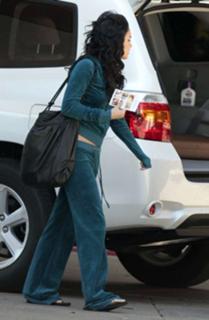 Vanessa Hudgens feet photo thumbnail