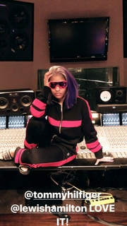 Nicki Minaj feet photo thumbnail