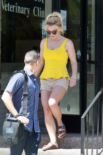 Britney Spears feet photo thumbnail