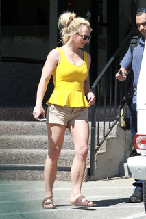 Britney Spears feet photo thumbnail