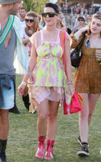 Katy Perry feet photo thumbnail