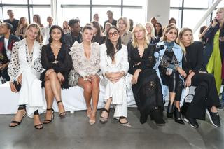 Camila Mendes feet photo thumbnail