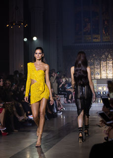 Izabel Goulart feet photo thumbnail