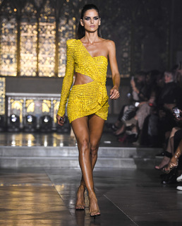 Izabel Goulart feet photo thumbnail