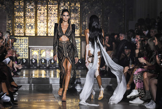 Izabel Goulart feet photo thumbnail