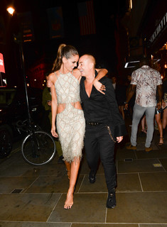 Izabel Goulart feet photo thumbnail