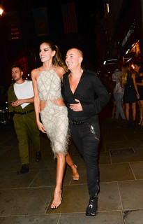 Izabel Goulart feet photo thumbnail