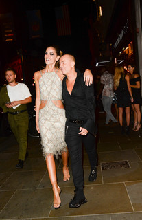 Izabel Goulart feet photo thumbnail