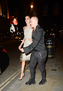 Izabel Goulart feet photo thumbnail