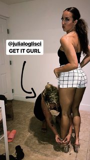 Chelsea Green feet photo thumbnail