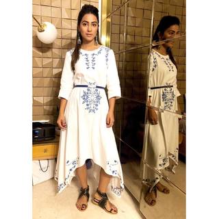 Hina Khan feet photo thumbnail