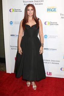 Debra Messing feet photo thumbnail