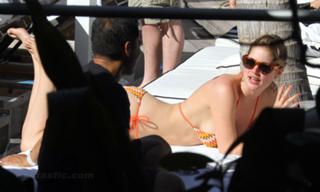 Doutzen Kroes feet photo thumbnail