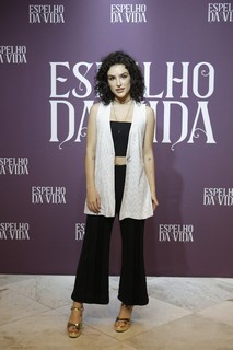 Kéfera Buchmann feet photo thumbnail