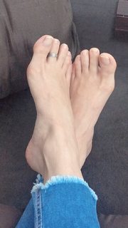 Alaine Crissiê feet photo thumbnail