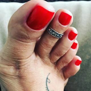 Karin Klemp feet photo thumbnail