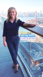 Reese Witherspoon feet photo thumbnail