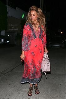 Tyra Banks feet photo thumbnail