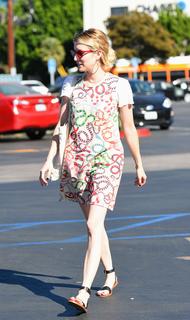 Emma Roberts feet photo thumbnail
