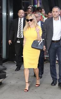 Reese Witherspoon feet photo thumbnail