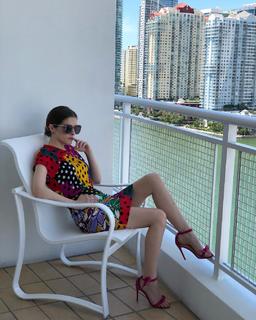 Anna Kendrick feet photo thumbnail