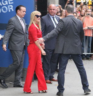 Reese Witherspoon feet photo thumbnail