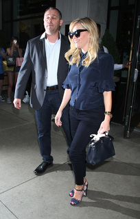 Reese Witherspoon feet photo thumbnail