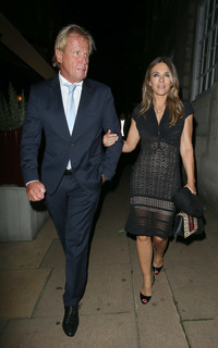 Elizabeth Hurley feet photo thumbnail