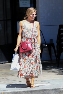 Selma Blair feet photo thumbnail