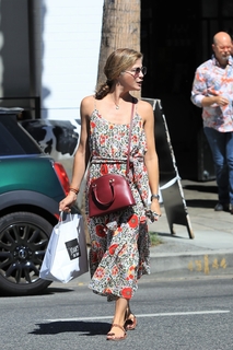 Selma Blair feet photo thumbnail
