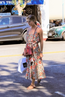 Selma Blair feet photo thumbnail