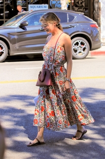 Selma Blair feet photo thumbnail