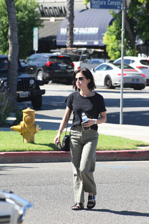 Lucy Hale feet photo thumbnail