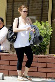 Alyssa Milano feet photo thumbnail