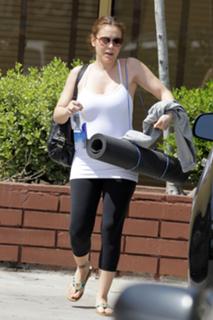 Alyssa Milano feet photo thumbnail