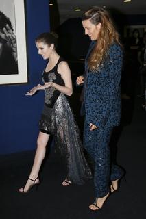 Anna Kendrick feet photo thumbnail