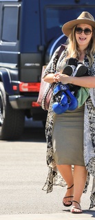 Hilary Duff feet photo thumbnail