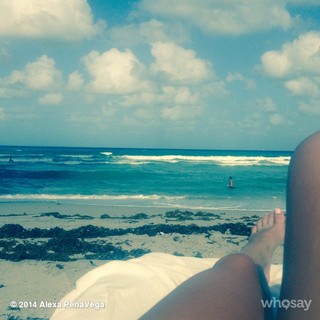 Alexa PenaVega feet photo thumbnail
