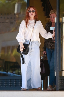 Isla Fisher feet photo thumbnail