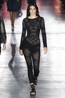 Kendall Jenner feet photo thumbnail