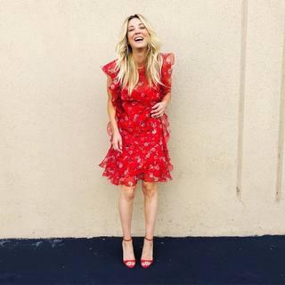 Kaley Cuoco feet photo thumbnail