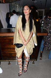 Nicole Scherzinger feet photo thumbnail