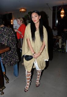 Nicole Scherzinger feet photo thumbnail