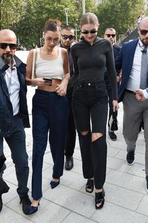 Gigi Hadid feet photo thumbnail