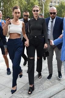 Gigi Hadid feet photo thumbnail