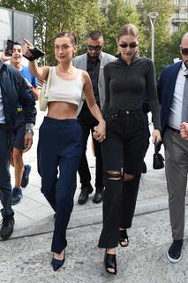 Gigi Hadid feet photo thumbnail