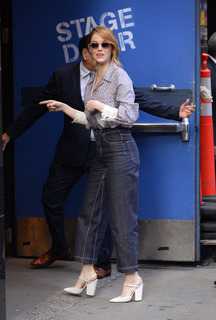 Emma Stone feet photo thumbnail
