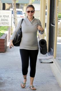 Alyssa Milano feet photo thumbnail