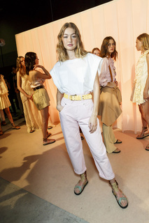 Gigi Hadid feet photo thumbnail