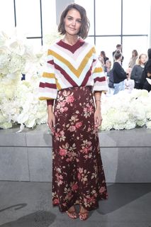 Katie Holmes feet photo thumbnail